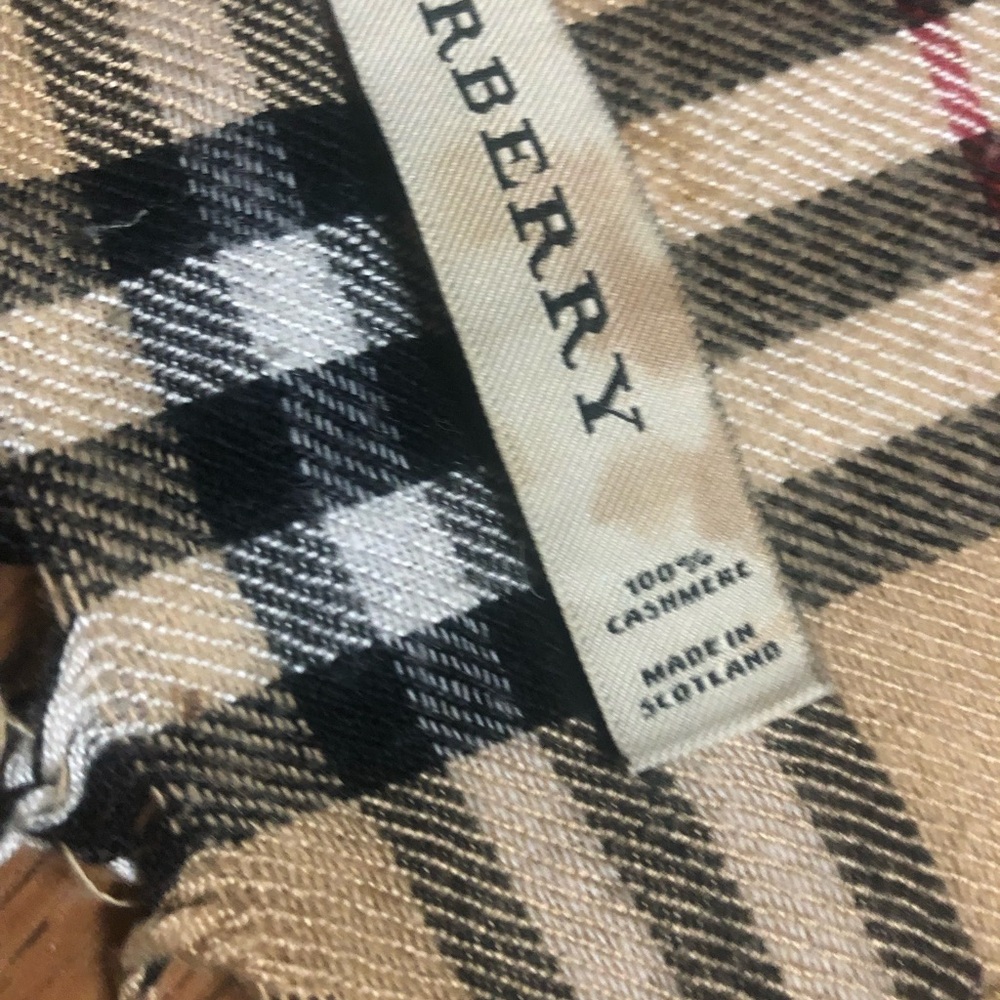 Burberry
Lightweight Giant Check Wool & Silk Scarf - Picture 5 of 8